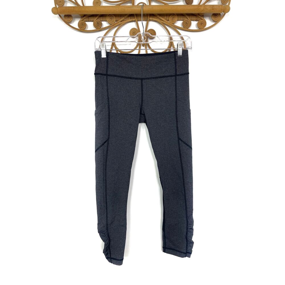 Lululemon Herringbone Wee Stripe Speed Tight IV Ruched Bottom women's 6 Cropped